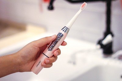 半天卖出几十万支 电动牙刷成为消费市场新蓝海？