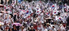 10万人上街！这个“8·15”，韩国反日示威比以往更激烈