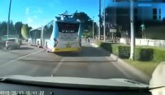北京公交集团致歉，“别宝马”驾驶员已停止工作