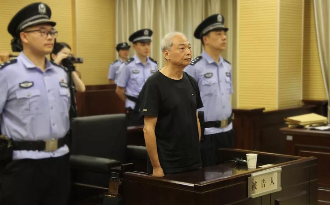 嘉兴市委原常委何炳荣受审：被控帮助女婿公司违规拿地