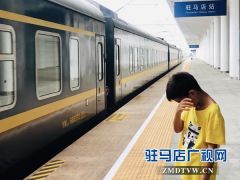 孩子别哭 我们帮你找妈妈