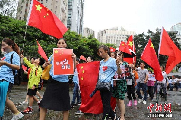 香港市民游行抗议美国粗暴干预香港事务