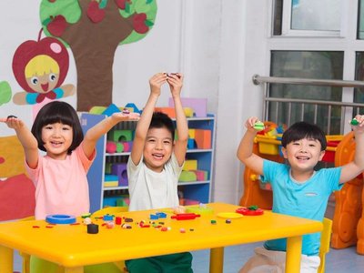 委员建议：纠正幼儿园“小学化”倾向