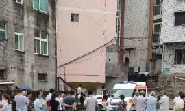 四川一镇党委书记坠亡 警方：已排除刑事案件