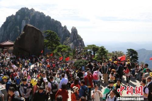 国庆假期预计8亿人次出游，国内游去这些地方的人多