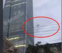 昆明警方通报“极限伞降”：一男子身亡 其同伴被拘