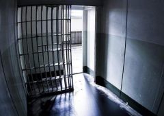 男子遭羁押4105天判无罪 一侦办警察涉刑讯逼供被诉