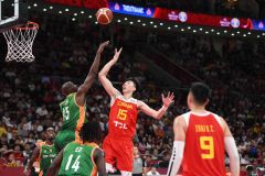 开门红！世界杯首战中国男篮70-55胜科特迪瓦