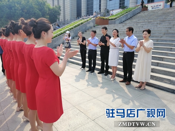 第二十二届中国农产品加工投洽会政务讲解员换装亮相