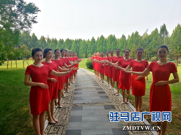 第二十二届中国农产品加工投洽会政务讲解员换装亮相