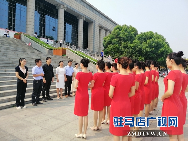 第二十二届中国农产品加工投洽会政务讲解员换装亮相