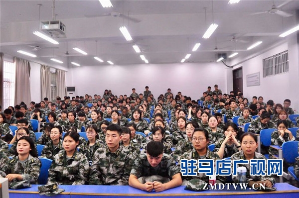 易轩财务李二菊到黄淮学院国际教育学院授课教新生如何做好职业规划 