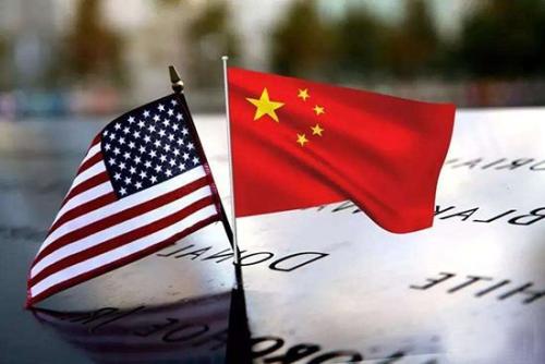 刘鹤会见美国联邦参议员戴恩斯一行