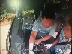 因2块钱车费两次抢夺公交方向盘 湖南一男子被刑拘