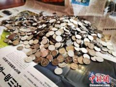 残疾拾荒男子捐166元硬币：想给那些环卫工人买水喝