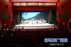 “不忘初心、牢记使命”主题教育大型现代戏《重渡沟》在驻马店市巡演