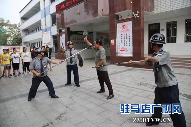 驻马店实验小学举行反恐防爆安全演练活动