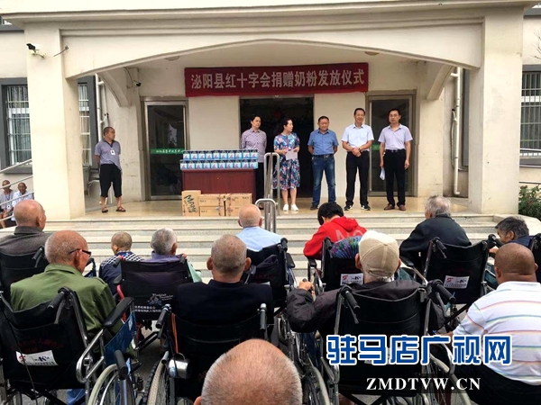 泌阳县红十字会给特困群众发放人道救助物资 