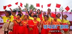 上蔡县邵店乡高李村群众歌唱祖国颂党恩