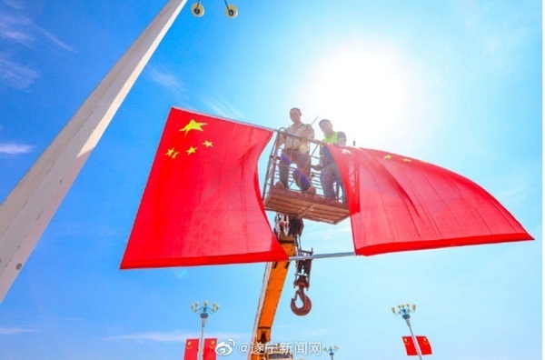 全国多地国旗飘飘迎国庆！有种表白，叫“我爱你中国”