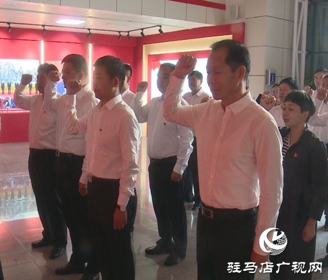 西平县四大班子领导参观“不忘初心 牢记使命”主题教育档案文献展