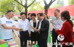 开发区科协举行全国科普日科普宣传一条街活动