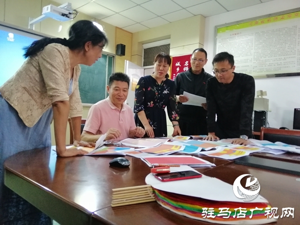 市二中3000学子翻花表演获赞圈粉　