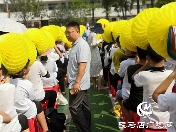 市二中3000学子翻花表演获赞圈粉　