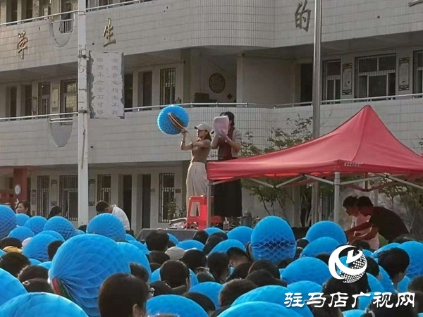 市二中3000学子翻花表演获赞圈粉　