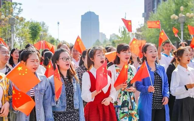 驻马店市文明办联合企业举办庆祝新中国成立70周年歌咏活动