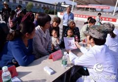 解放军第九九〇医院心系革命老区群众健康
