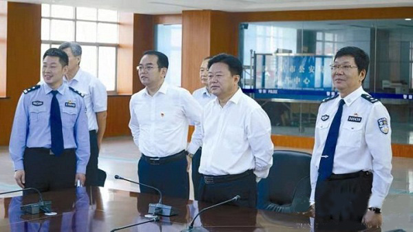 陈星: 着力打造高素质过硬公安铁军