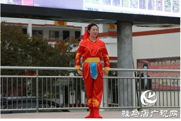 驻马店市万人唱豫剧挑战吉尼斯