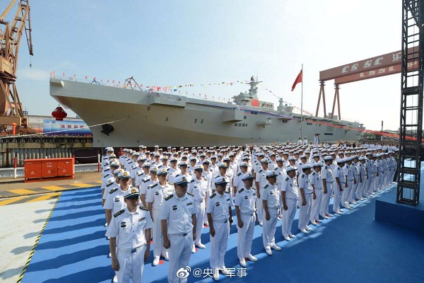 我国两栖攻击舰首舰下水