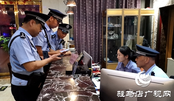 驻马店市公安局西园派出所开展巡逻守辖区平安