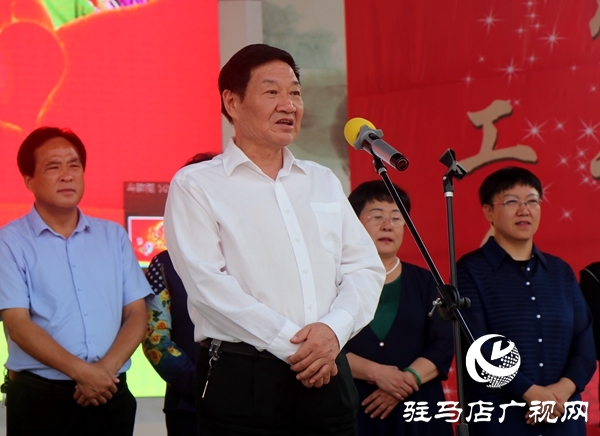 经济开发区慈善总会联合区民政局重阳节前夕给高龄老人送“礼物”