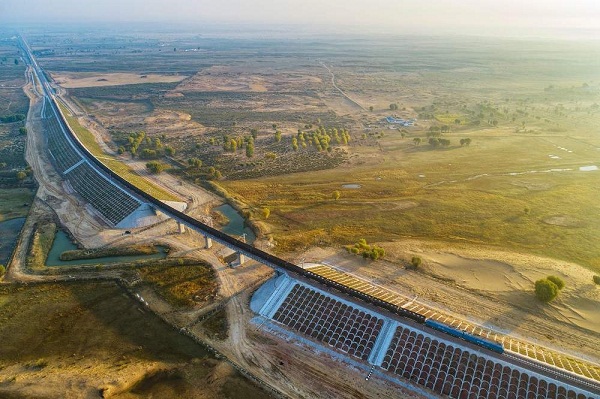 今天刚刚通车的这条铁路，有多重要？