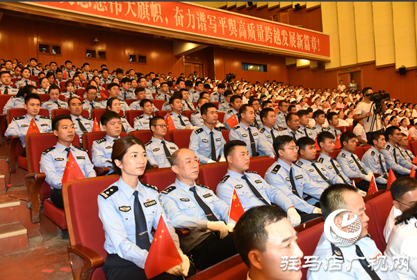 平舆县公安民警在新中国成立70周年歌咏比赛中获得铜奖