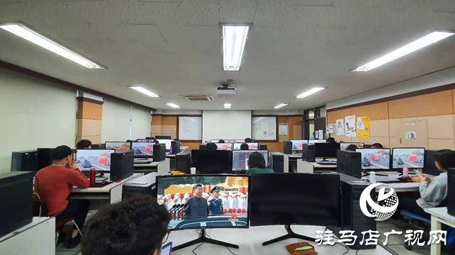 黄淮学院赴韩学子同声祝福祖国母亲七十华诞