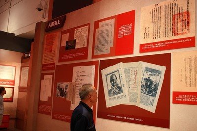 驻马店广播电视台党员干部参观主题教育档案文献展