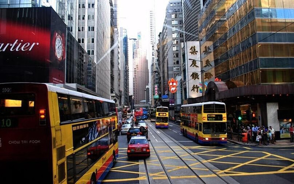 持续下跌！暴力重负正将香港经济推向谷底