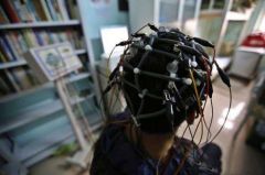 网瘾防治拟入未成年人保护法 专家：应明确禁止电疗