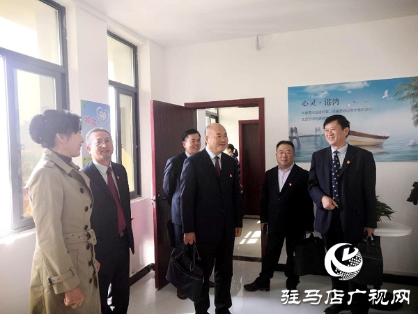 正阳县委书记刘艳丽莅临县职工心理咨询室指导工作
