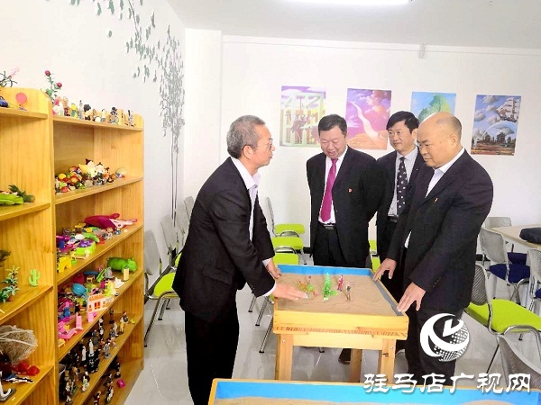 正阳县委书记刘艳丽莅临县职工心理咨询室指导工作