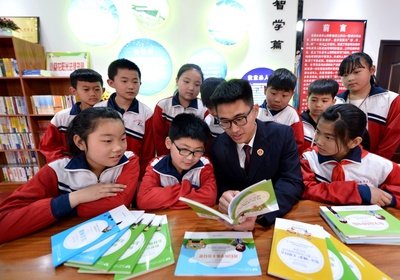 驻马店第二初级中学举行未成年人教育主题报告会
