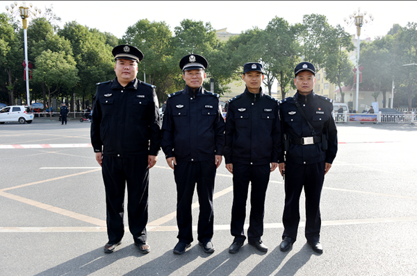 平舆县公安局出色完成上河城•2019平舆国际半程马拉松赛的安保任务