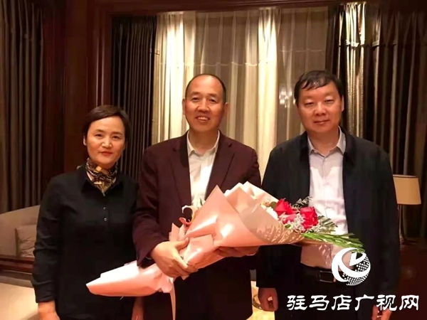 上蔡县全国脱贫攻坚奖奋进奖获得者张全收载誉归来 