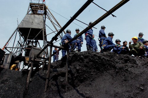 突发！黑龙江双鸭山一煤矿发生冒顶事故 7人被困