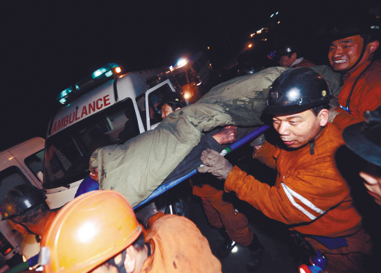 人员平安！双鸭山冒顶事故7名矿工已取得联系