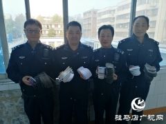 百双鞋垫送民警 千针万线显真情